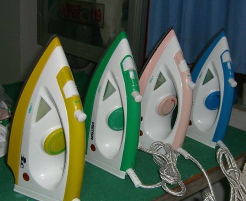 Fer électrique à chauffage rapide avec une longueur de câble de 1,5 m et un temps de chauffage de 0,5 min