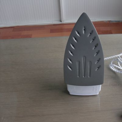 Fer à vapeur 230V certifié RoHS LM-188 Parfait pour les besoins de repassage