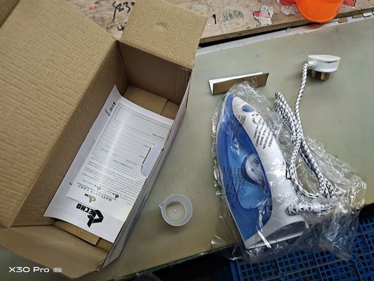 Obtenez des vêtements parfaitement pressés à chaque fois avec le fer à vapeur LM-303 à 230V